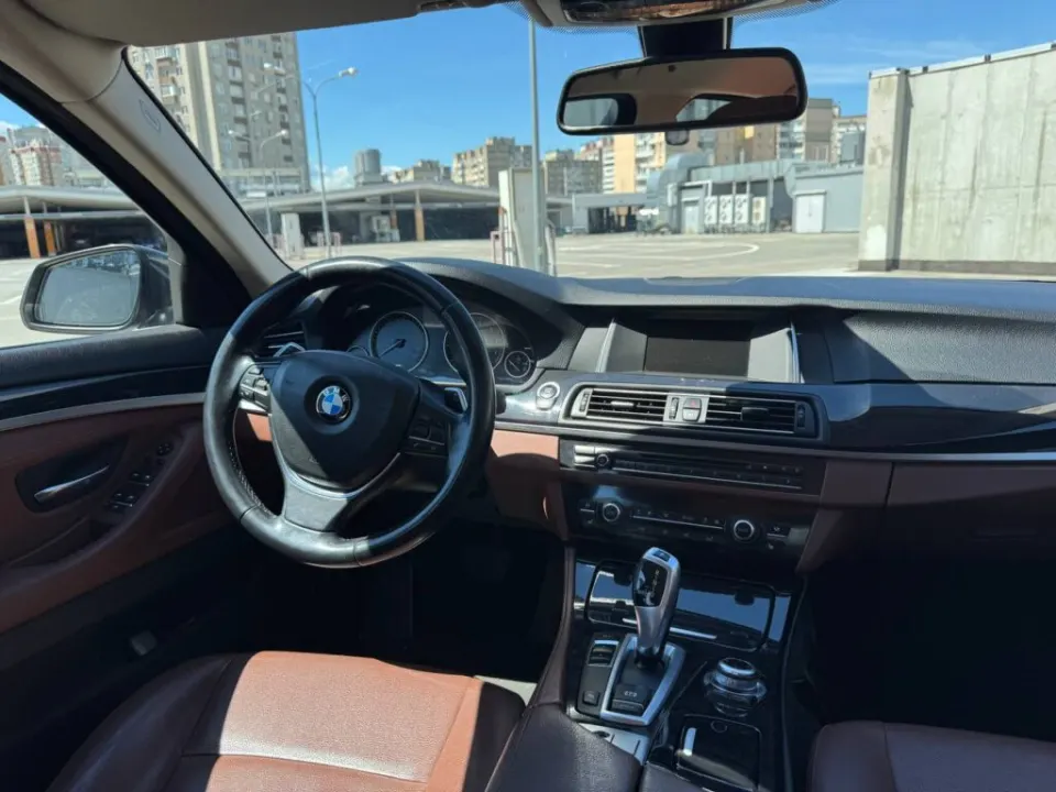 BMW 520 2016 from the KTRANS rental fleet