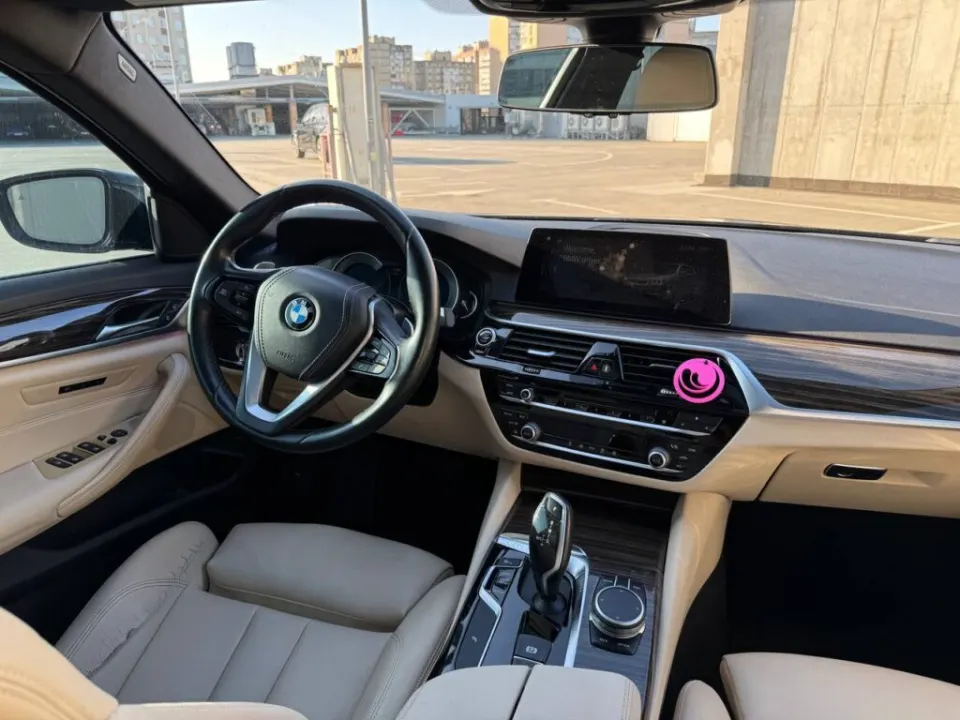 BMW 530 2019 из парка аренды KTRANS