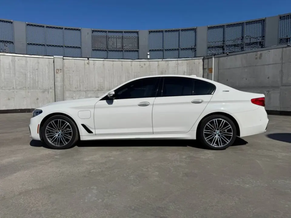 BMW 530e Hybrid 2018 из парка аренды KTRANS