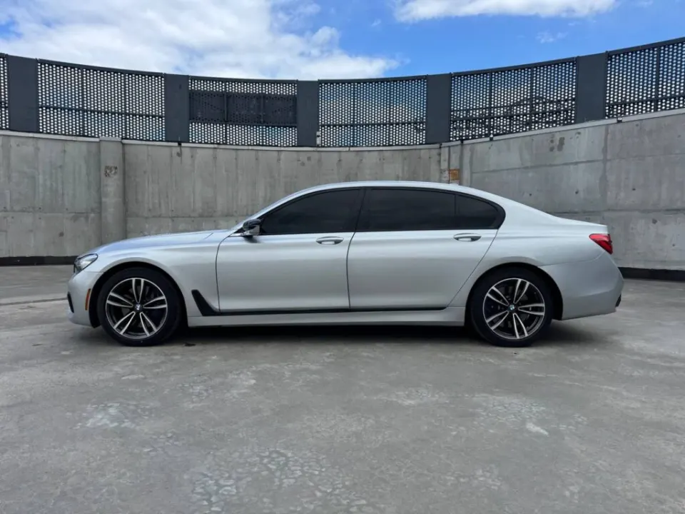 BMW 740i 2017 из парка аренды KTRANS