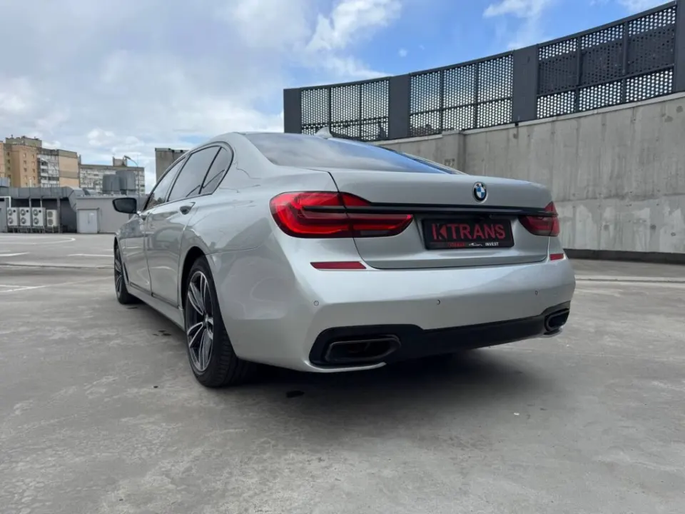 BMW 740i 2017 из парка аренды KTRANS