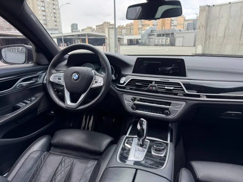 BMW 740i 2017 из парка аренды KTRANS