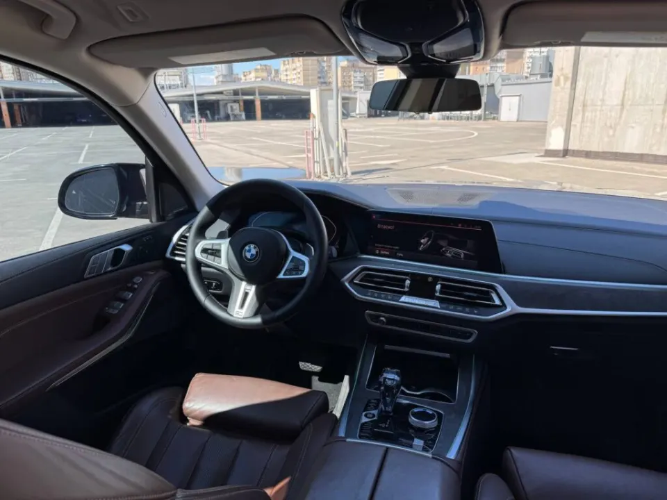 BMW X7 2019 из парка аренды KTRANS