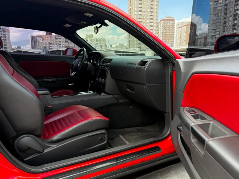 Dodge Challenger 2013 из парка аренды KTRANS