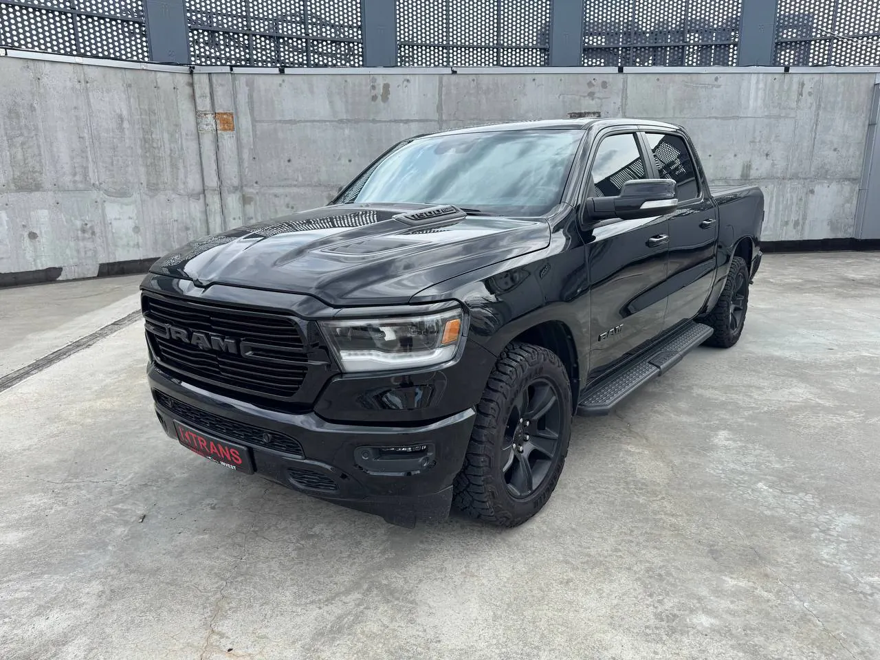 Dodge Ram 1500 2021 из парка аренды KTRANS