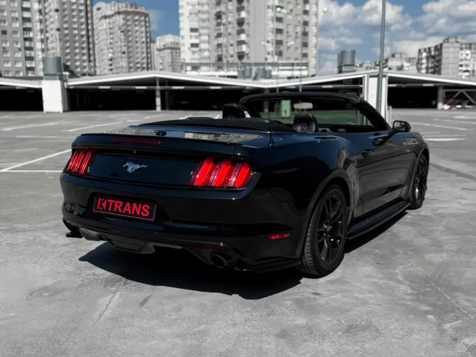 Ford Mustang Cabrio 2016 из парка аренды KTRANS