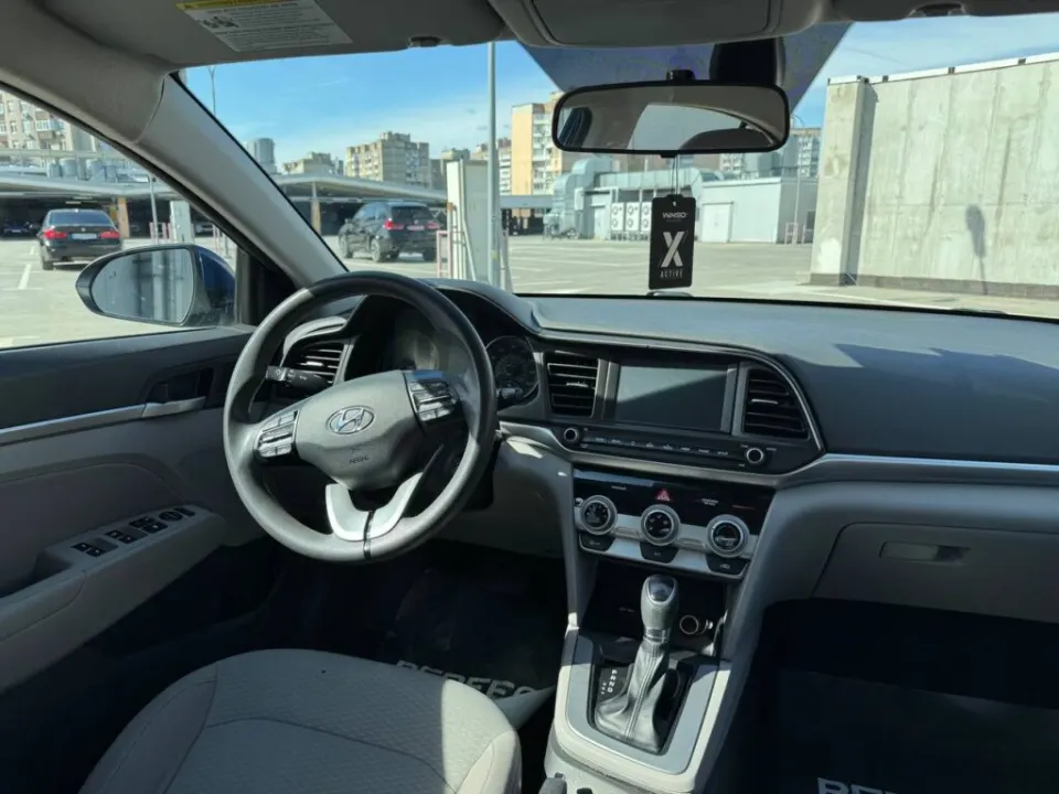 Hyundai Elantra 2018 из парка аренды KTRANS