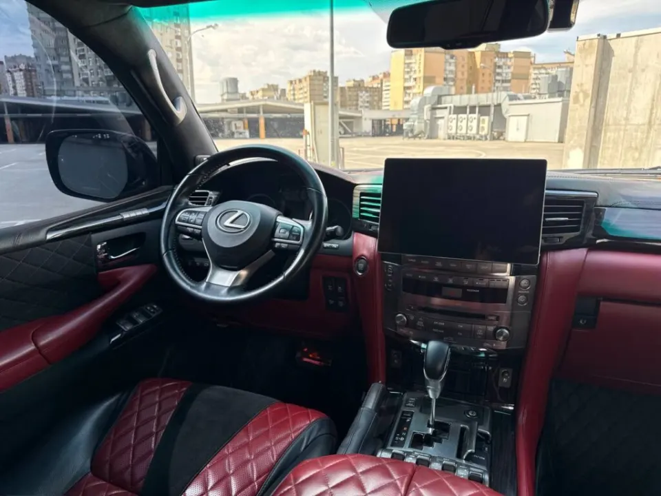 Lexus LX 570 2011 из парка аренды KTRANS