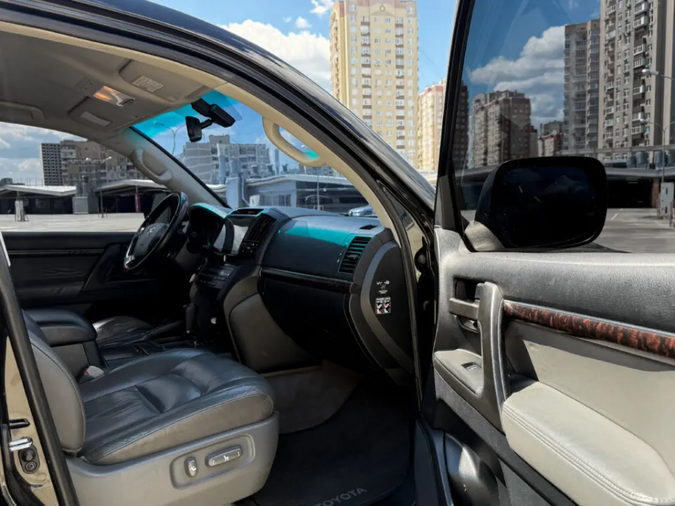 Toyota LC200 2007 from the KTRANS rental fleet
