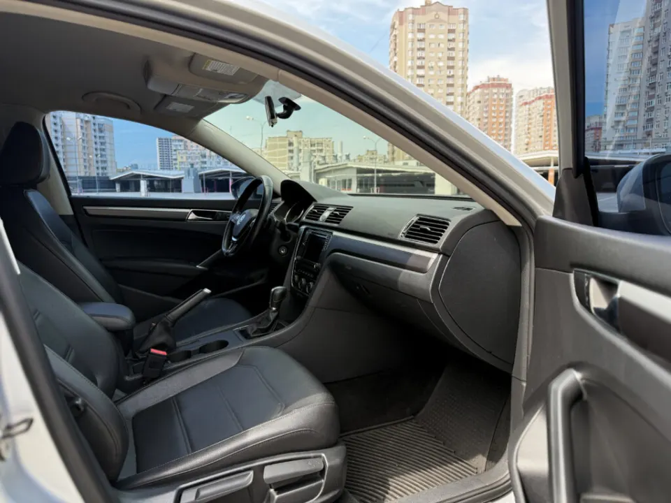 Volkswagen Passat 2018 из парка аренды KTRANS