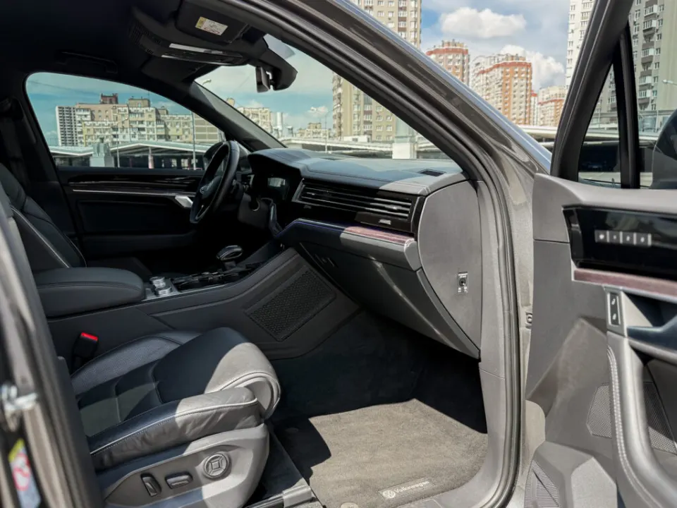 Volkswagen Touareg 2021 из парка аренды KTRANS