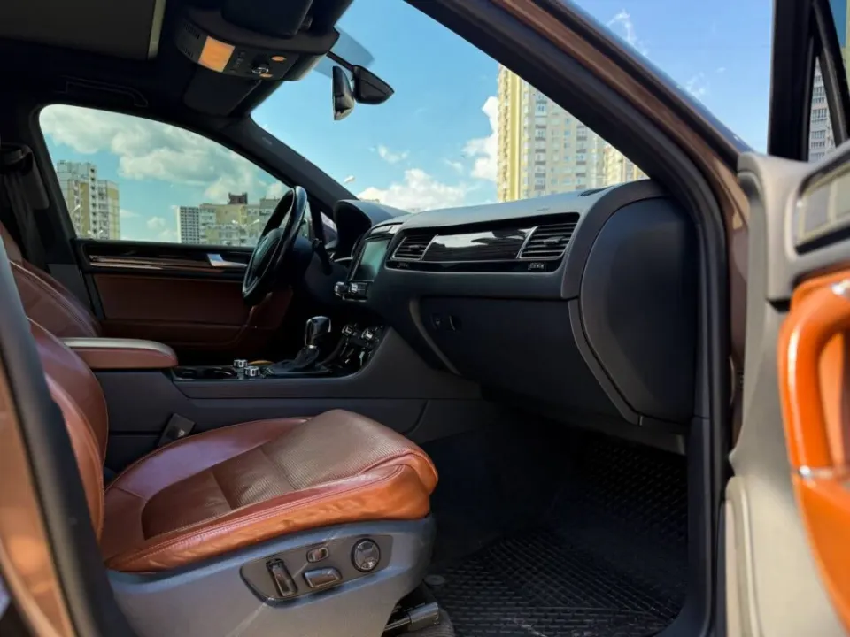 Volkswagen Touareg 2013 из парка аренды KTRANS