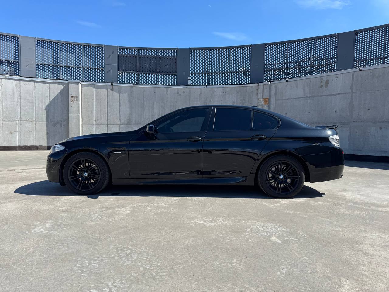 BMW 528i