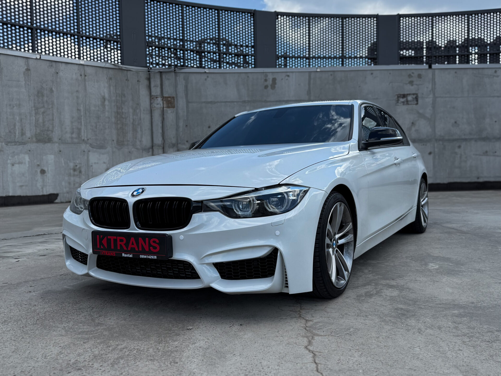 BMW 328i