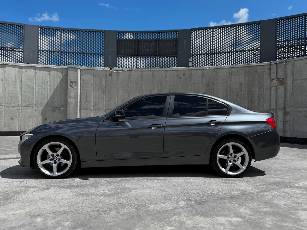 BMW 320
