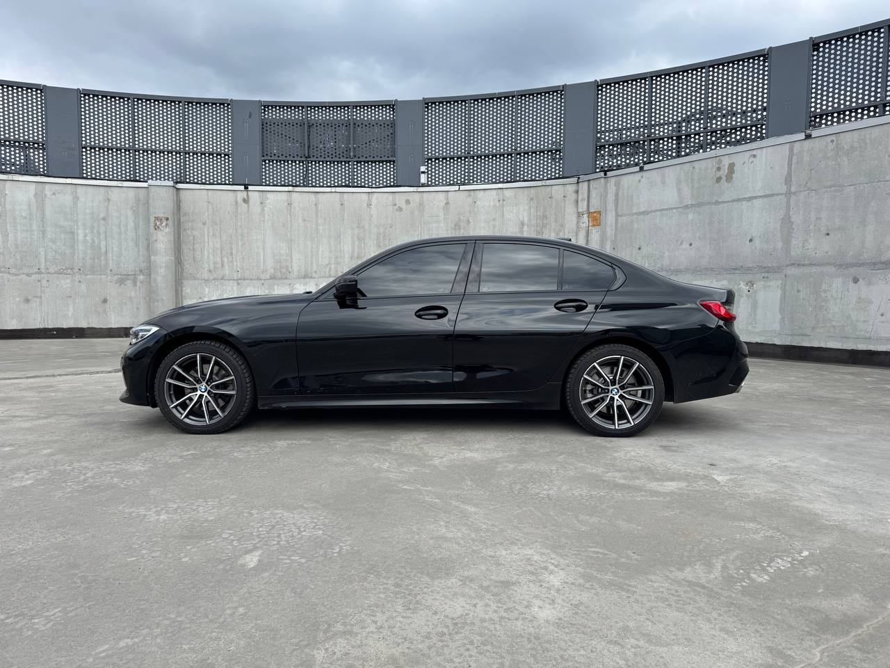 BMW 330i